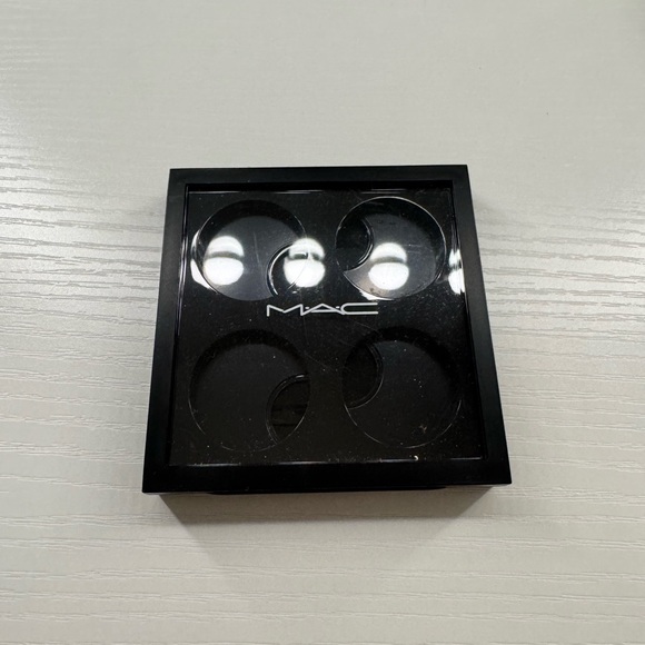 MAC Pro palette eyeshadow x 4 compact - Picture 1 of 3